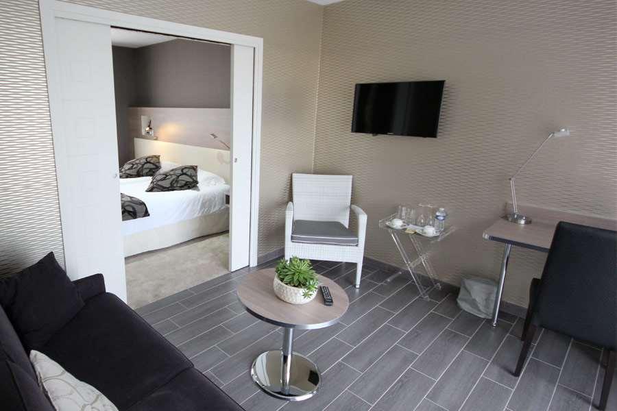 Logis Auberge Bienvenue Doué-la-Fontaine Стая снимка