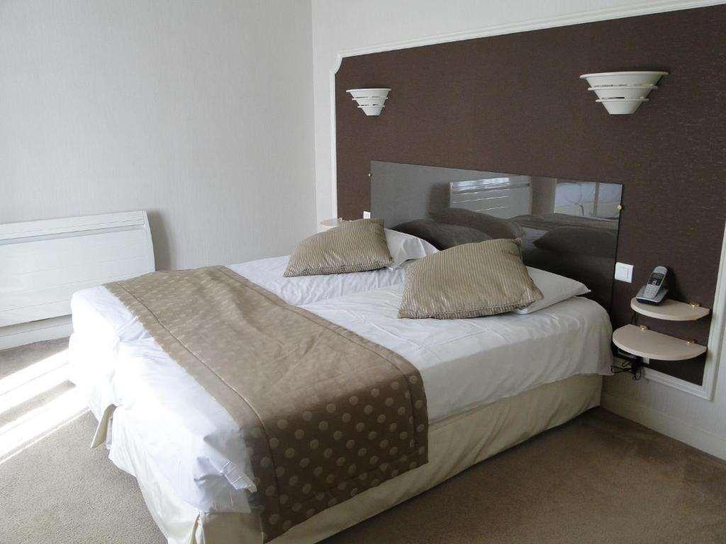 Logis Auberge Bienvenue Doué-la-Fontaine Стая снимка