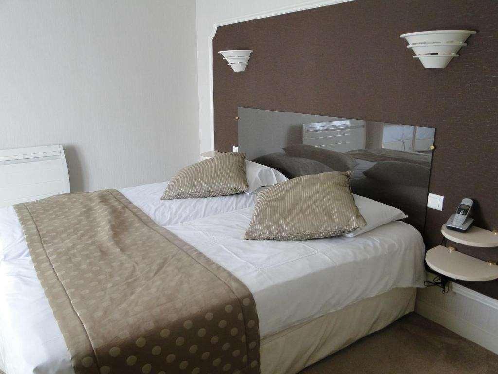 Logis Auberge Bienvenue Doué-la-Fontaine Стая снимка