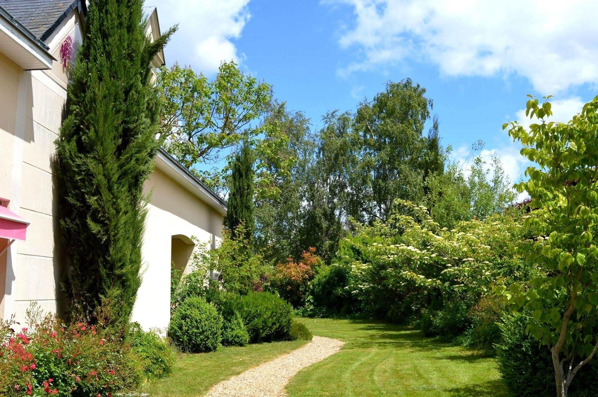 Logis Auberge Bienvenue Doué-la-Fontaine Екстериор снимка