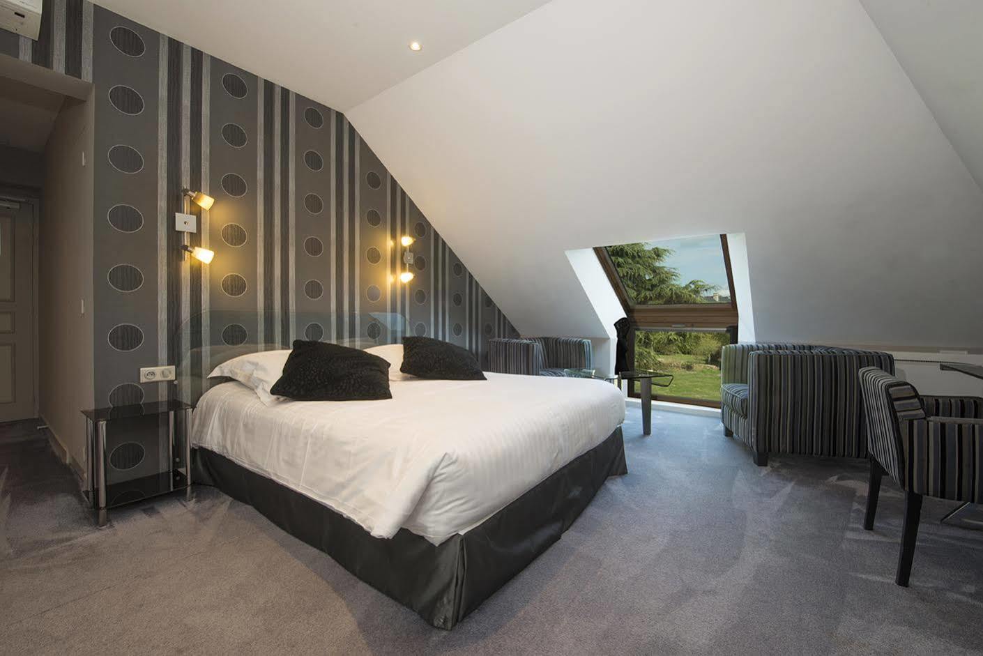Logis Auberge Bienvenue Doué-la-Fontaine Екстериор снимка
